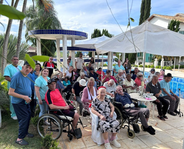 Lar Irm� Maria Augusta leva idosos para passeios ao ar livre em Borda da Mata